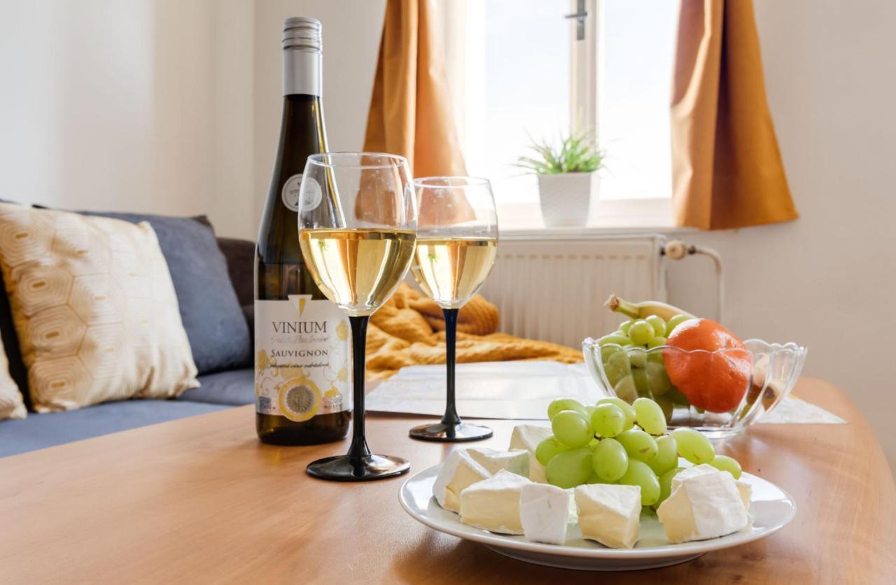 פראג Sunshine Apartment Near The City Center מראה חיצוני תמונה