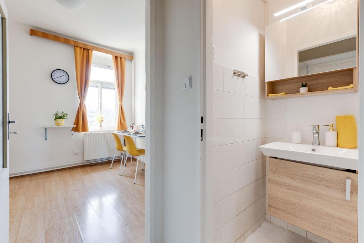 פראג Sunshine Apartment Near The City Center מראה חיצוני תמונה